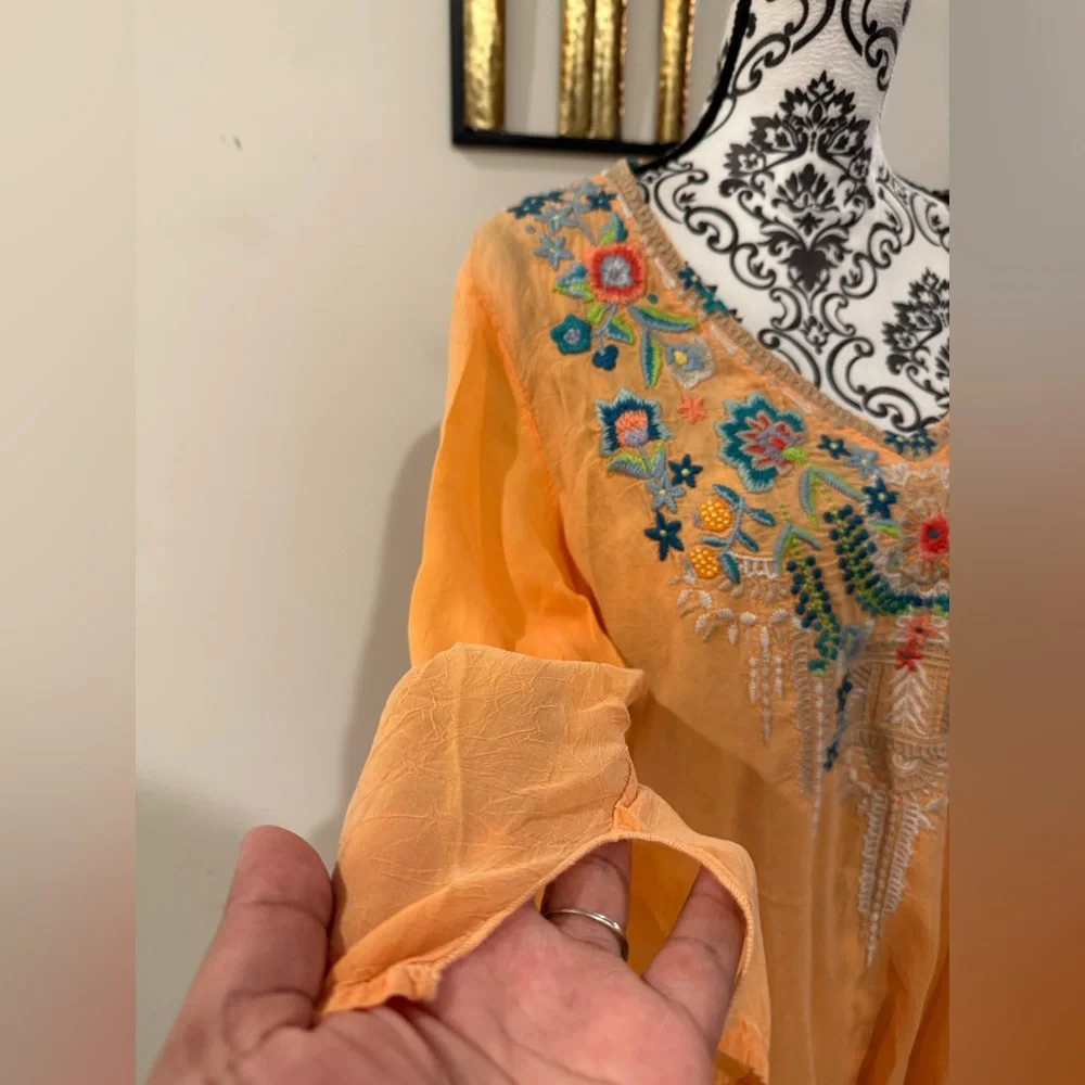 Johnny Was Peach Embroidered V-Neck Top - Picture 4 of 9